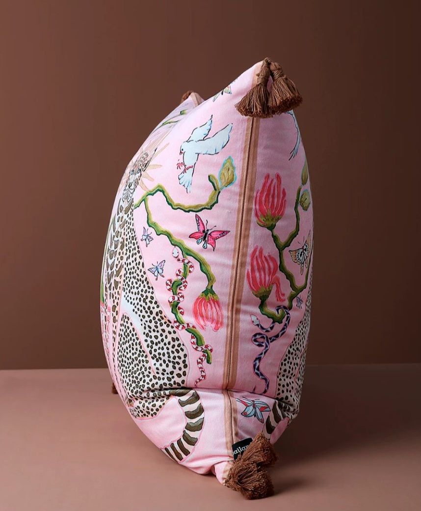 CELISTEA ZAHARA - Kuddfodral – Rosa Dekorativt Kuddfodral med Leopardmotiv och Tofsar
