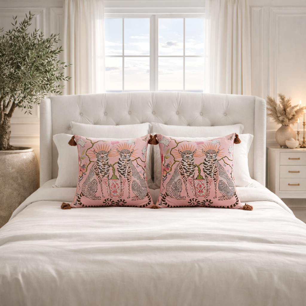 CELISTEA ZAHARA - Kuddfodral – Rosa Dekorativt Kuddfodral med Leopardmotiv och Tofsar