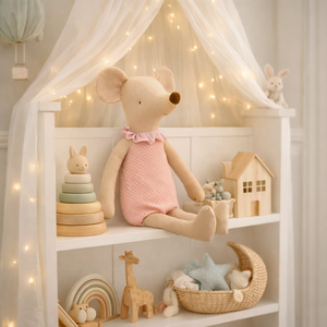 LILLA SKATT SERIEN - Gosedjurs mus i tyg för barnrum – Dop present & barn present | 35–60 cm | Flicka eller pojke